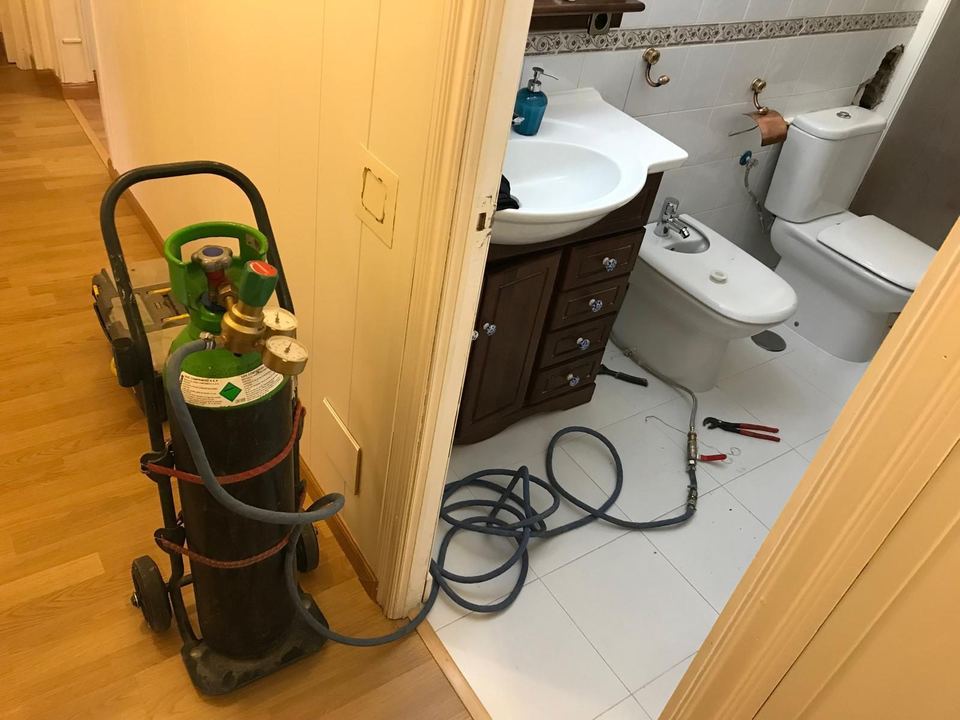 Detección de fugas con gas trazador en una vivienda